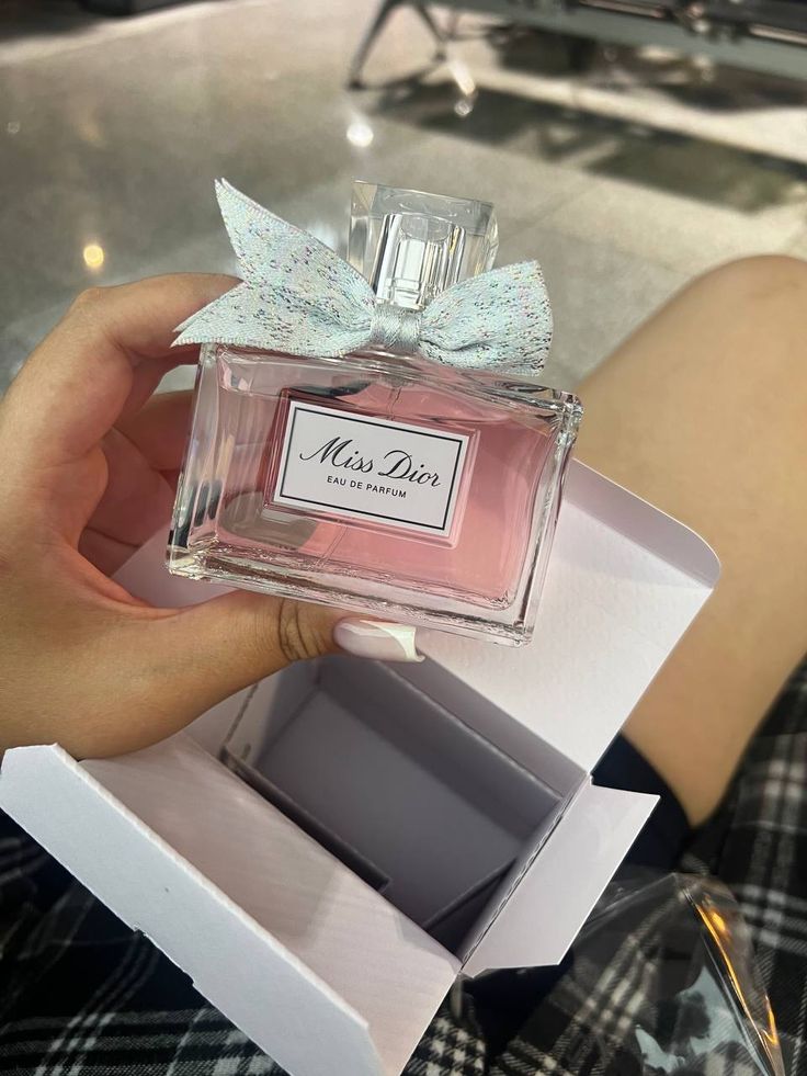 <p>Plus de 1200 clientes adorent</p><p>Miss Dior </p>