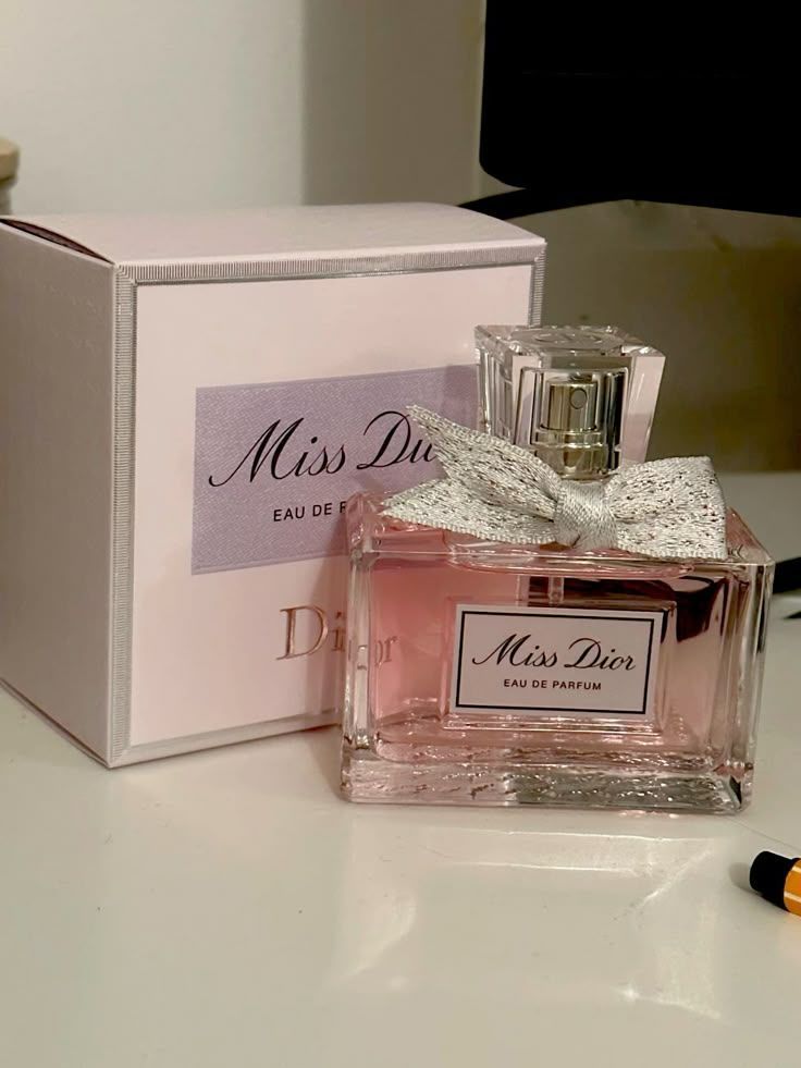 <p>Plus de 1200 clientes adorent</p><p>Miss Dior </p>