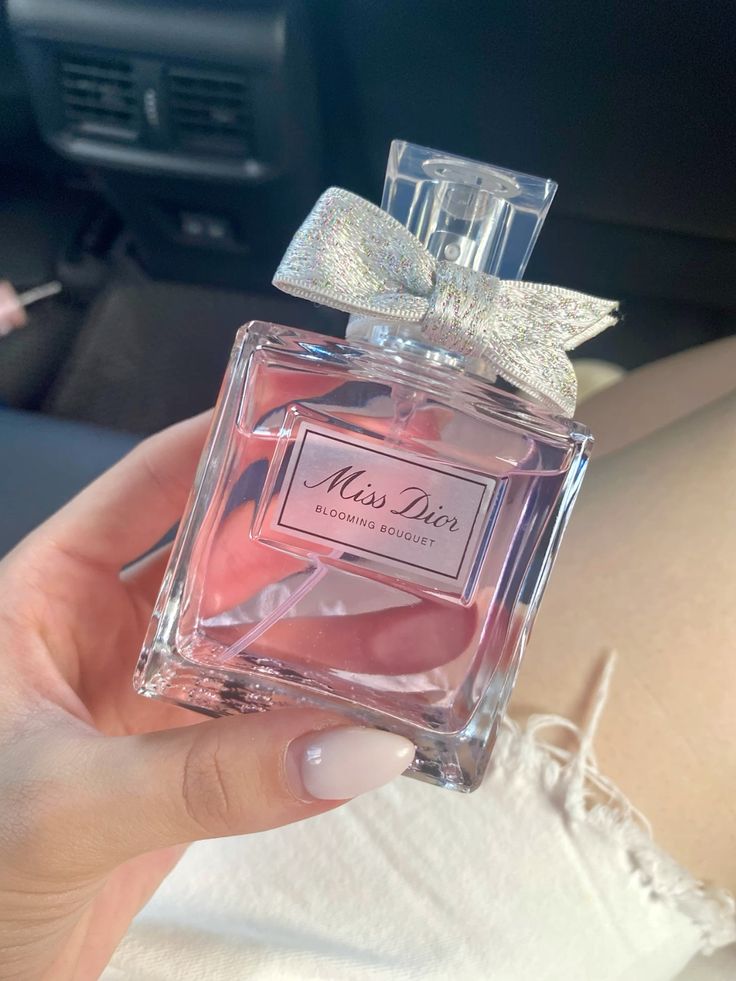 <p>Plus de 1200 clientes adorent</p><p>Miss Dior </p>